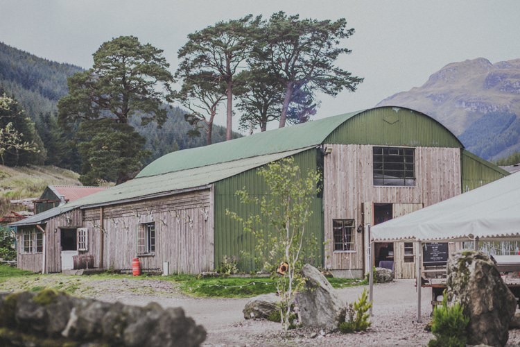 Natural Beautiful Autumn Outdoor Wedding http://www.johnelphinstonestirling.com/
