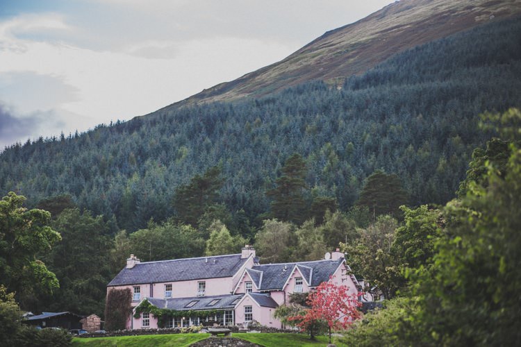 Natural Beautiful Autumn Outdoor Wedding http://www.johnelphinstonestirling.com/