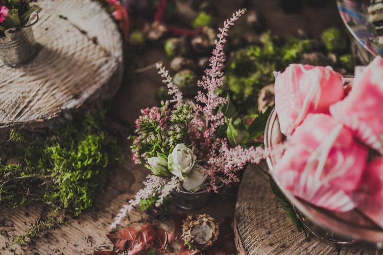 Natural Beautiful Autumn Outdoor Wedding http://www.johnelphinstonestirling.com/
