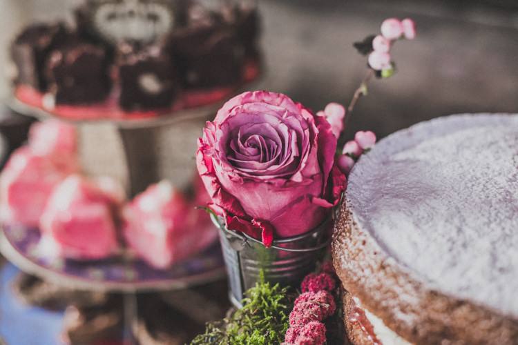Natural Beautiful Autumn Outdoor Wedding http://www.johnelphinstonestirling.com/
