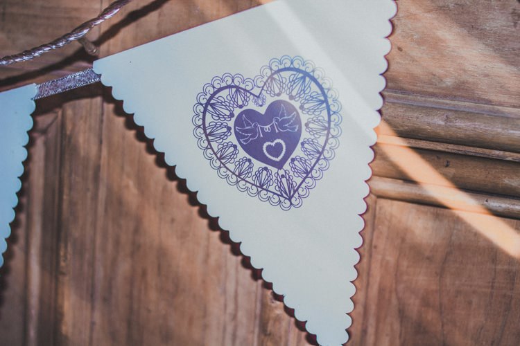 Natural Beautiful Autumn Outdoor Wedding http://www.johnelphinstonestirling.com/
