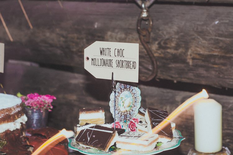 Natural Beautiful Autumn Outdoor Wedding http://www.johnelphinstonestirling.com/