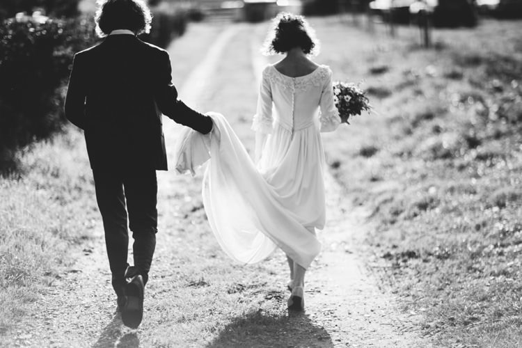 Vintage Home Made Farm Wedding http://www.honeyandthemoonphotography.co.uk/