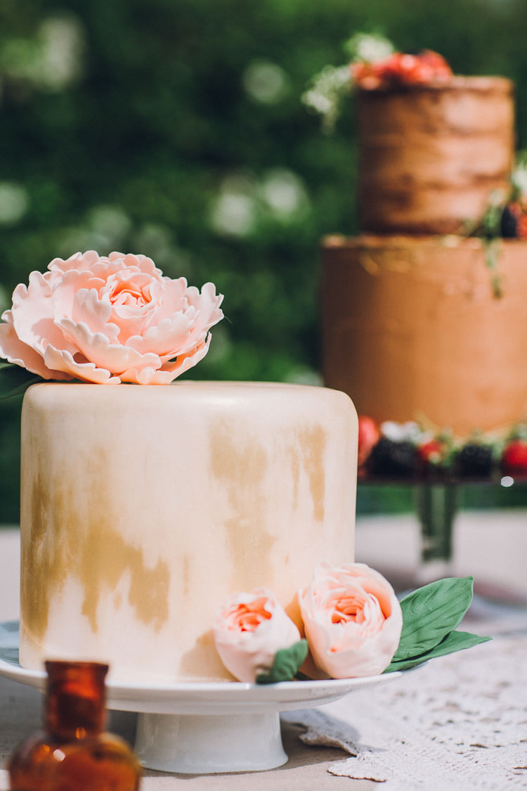 Modern Cake Icing Peony Soft Natural Woodland Wedding Ideas http://www.matthoranphotography.com/