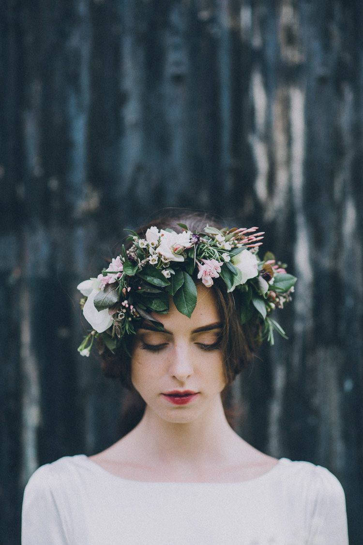 Flower Crown Headdress Bride Bridal Soft Natural Woodland Wedding Ideas http://www.matthoranphotography.com/
