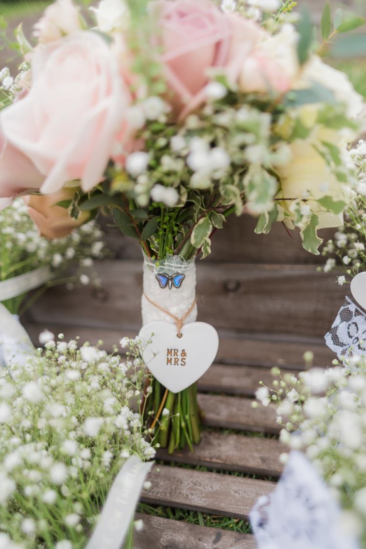 Bouquet Rose Gyp Gypsophila Baby Breath Lace Heart Tie Pretty Pale Pink Country Barn Wedding http://kerriemitchell.co.uk/