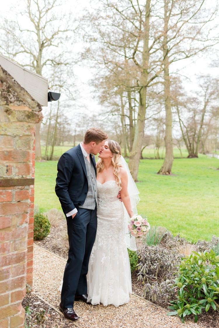 Pretty Pale Pink Country Barn Wedding http://kerriemitchell.co.uk/