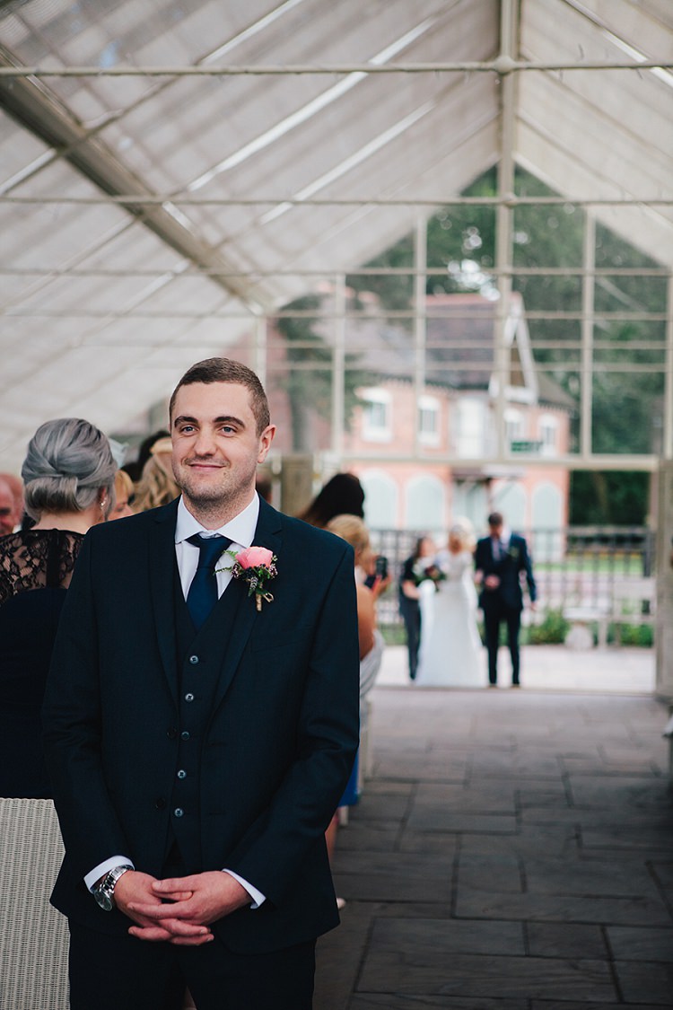 Rustic Woodland Floral Wedding http://kellyjphotography.co.uk/
