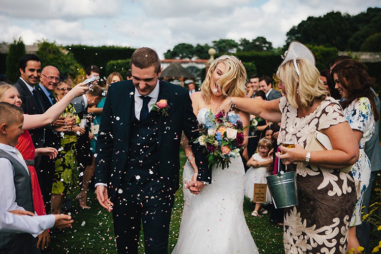 Confetti Throw Rustic Woodland Floral Wedding http://kellyjphotography.co.uk/