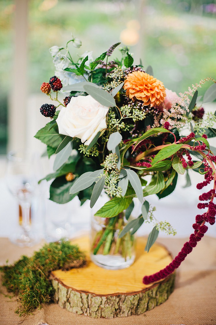 Log Slice Flowers Centrepiece Tables Berries Dahlia Autumn Moss Rustic Woodland Floral Wedding http://kellyjphotography.co.uk/