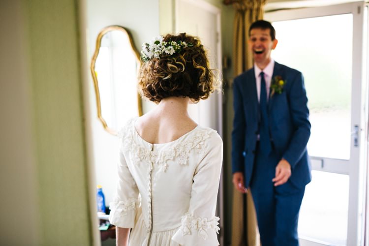 Short Hair Curls Flowers Bride Bridal Vintage Home Made Farm Wedding http://www.honeyandthemoonphotography.co.uk/