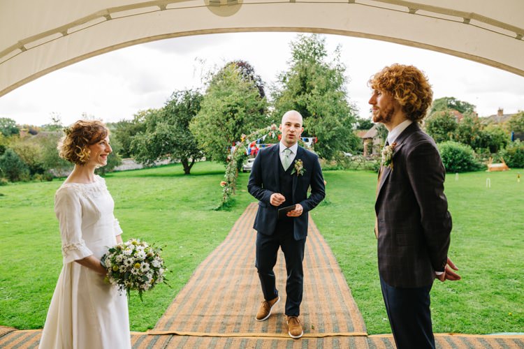 Vintage Home Made Farm Wedding http://www.honeyandthemoonphotography.co.uk/