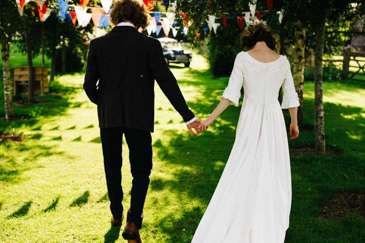 Vintage Home Made Farm Wedding http://www.honeyandthemoonphotography.co.uk/