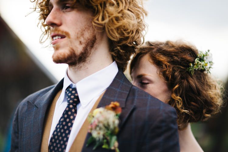 Vintage Home Made Farm Wedding http://www.honeyandthemoonphotography.co.uk/