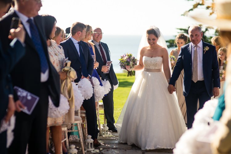 Beautiful Cliffside Floral Wedding http://karibellamy.com/