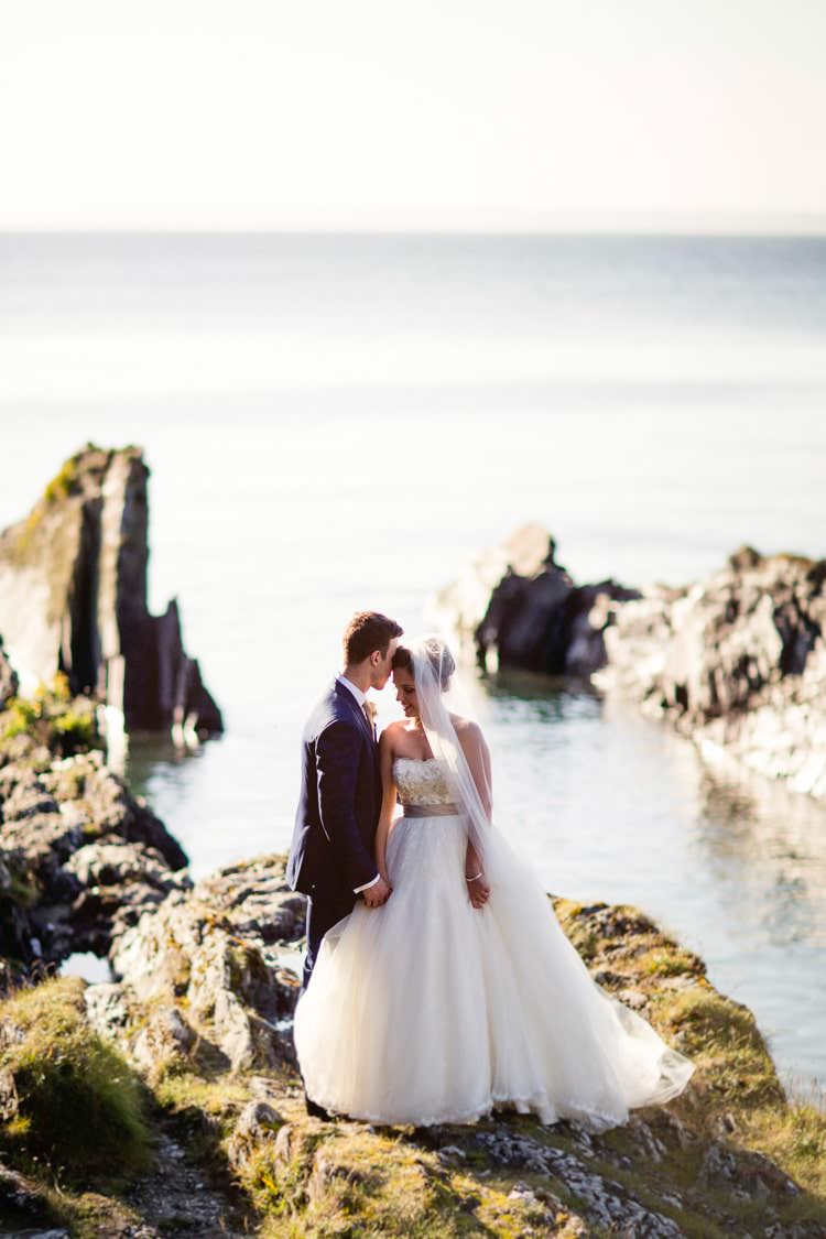 Beautiful Cliffside Floral Wedding http://karibellamy.com/