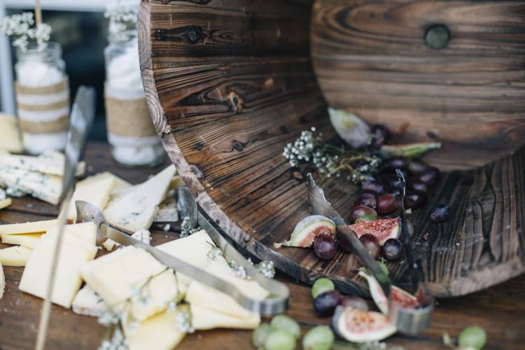 Wild Flowers Outdoors Heartfelt DIY Wedding http://www.mattandesther.co.uk/