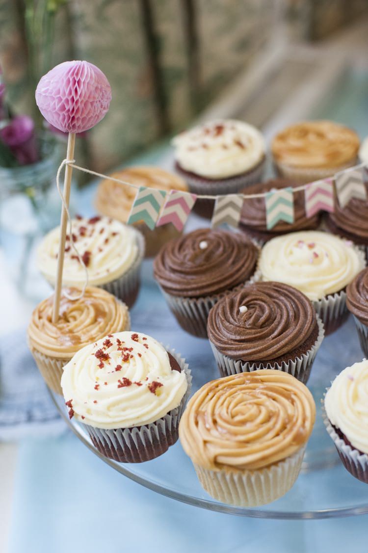Cupcakes Vintage Cornflower Blue Wedding http://eleanorjaneweddings.co.uk/