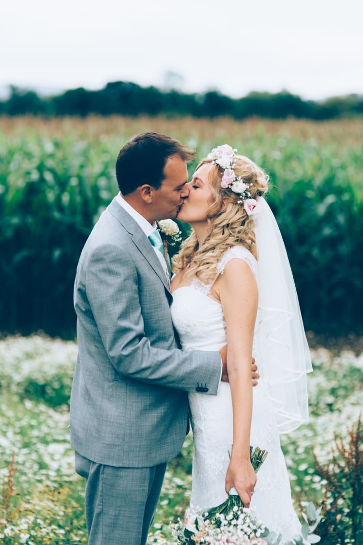 Boho Beer Festival Wedding http://www.emilysteve.com/