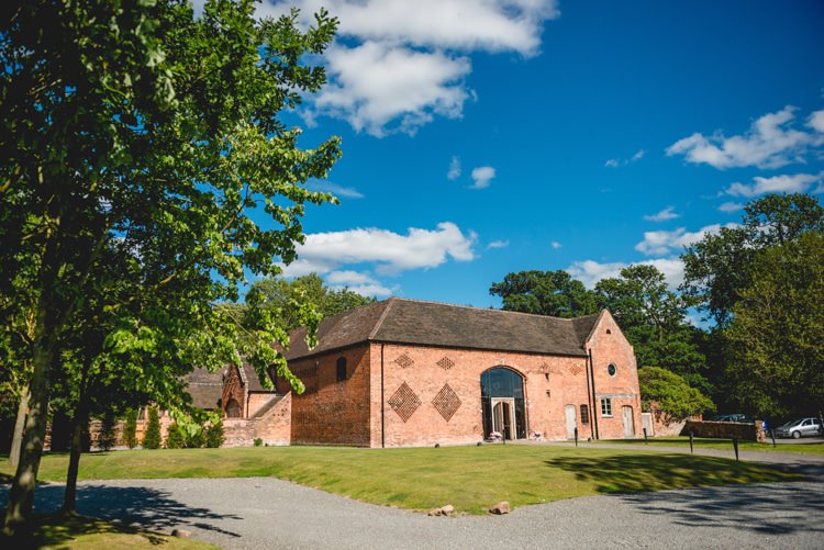 Shustoke Barn Warwickshire Classic Rustic Country Barn Wedding http://www.lisacarpenterphotos.com/