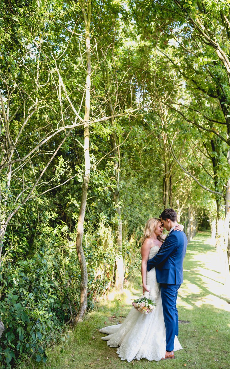 Classic Rustic Country Barn Wedding http://www.lisacarpenterphotos.com/