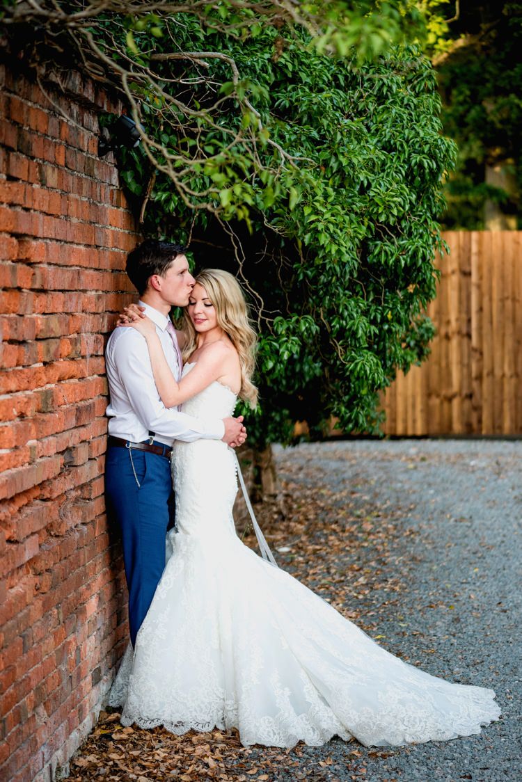 Classic Rustic Country Barn Wedding http://www.lisacarpenterphotos.com/