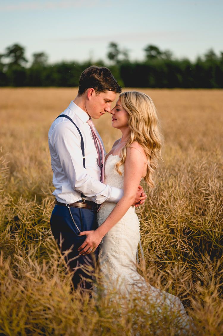 Classic Rustic Country Barn Wedding http://www.lisacarpenterphotos.com/