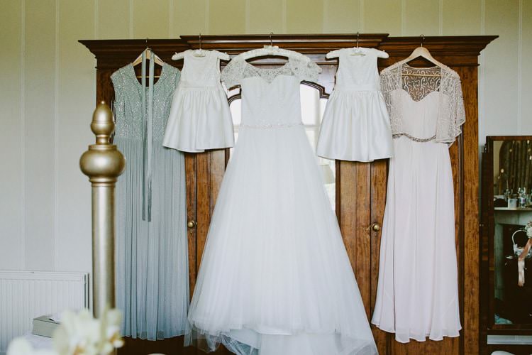 Romantic Pastel Countryside Wedding http://davidjenkinsphotography.com/