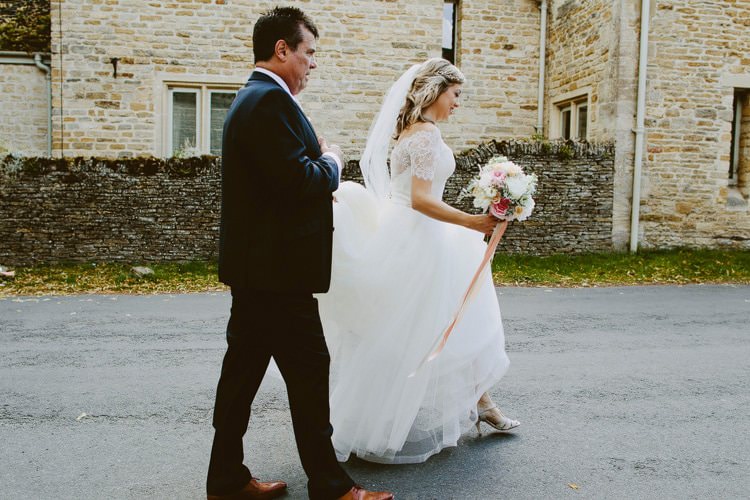 Romantic Pastel Countryside Wedding http://davidjenkinsphotography.com/