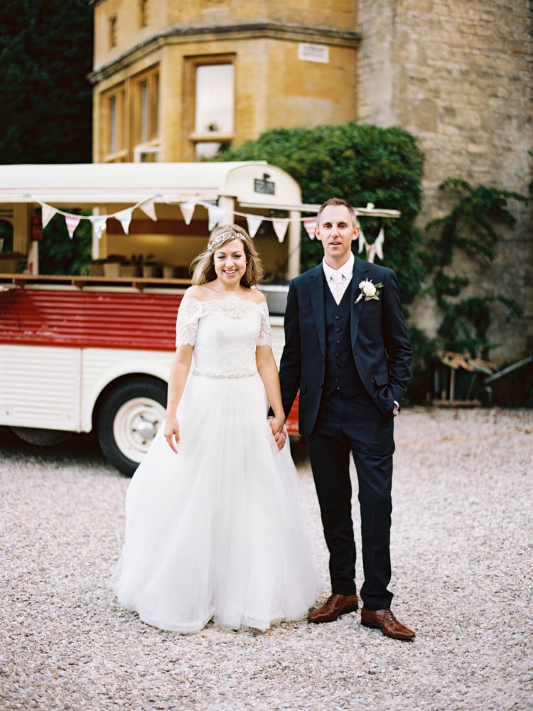 Romantic Pastel Countryside Wedding http://davidjenkinsphotography.com/