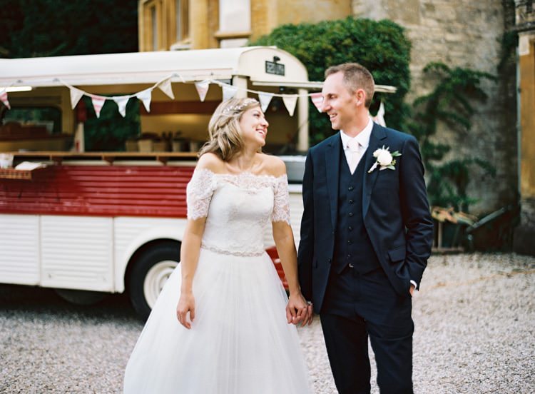 Romantic Pastel Countryside Wedding http://davidjenkinsphotography.com/