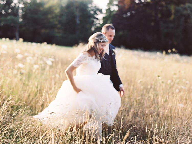 Romantic Pastel Countryside Wedding http://davidjenkinsphotography.com/