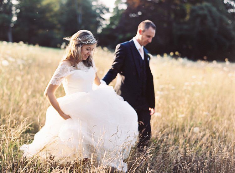 Romantic Pastel Countryside Wedding http://davidjenkinsphotography.com/