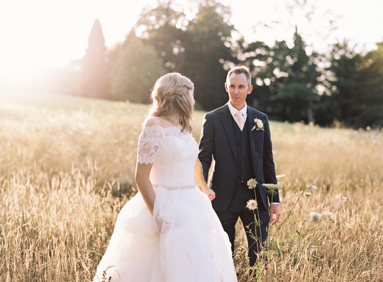Romantic Pastel Countryside Wedding http://davidjenkinsphotography.com/