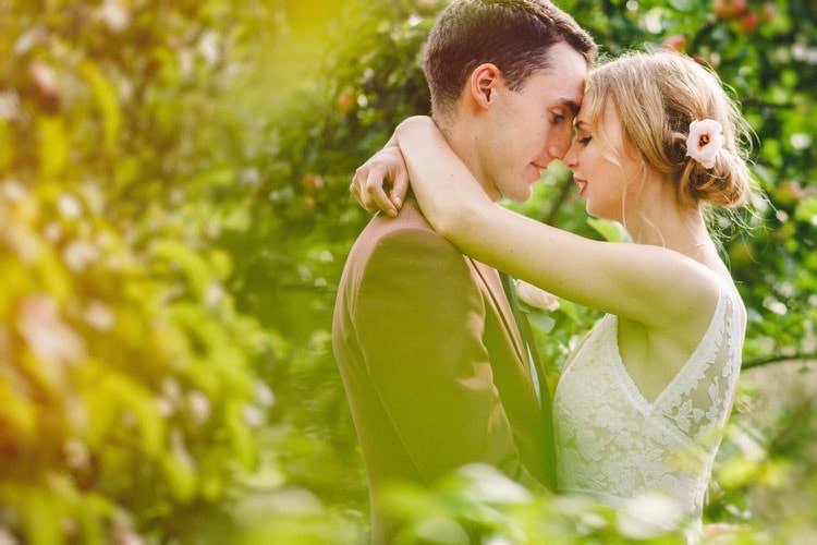 Fun DIY Back Garden Party Wedding http://www.motiejus.com/