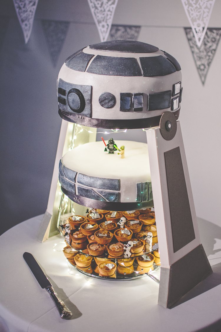 R2D2 Cake Star Wars Wedding http://www.robfarrellphotography.uk/