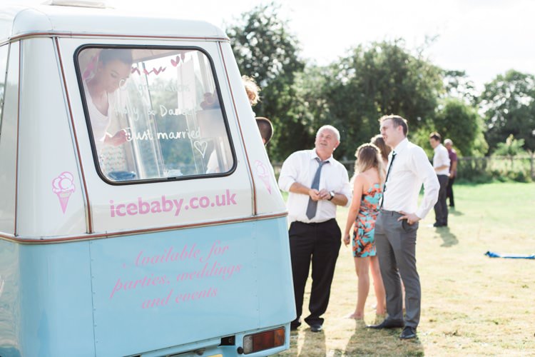 Fresh Pretty Humanist Wedding http://summerlilystudio.com/