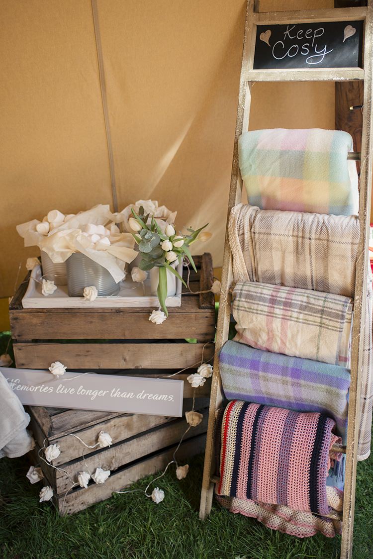Ladder Blankets Romantic Country Tipi Wedding http://jodiecoolingphotography.com/