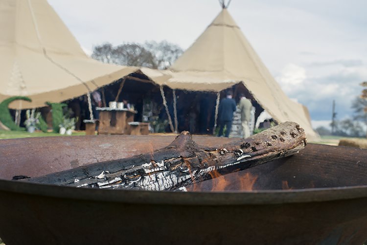 Romantic Country Tipi Wedding http://jodiecoolingphotography.com/