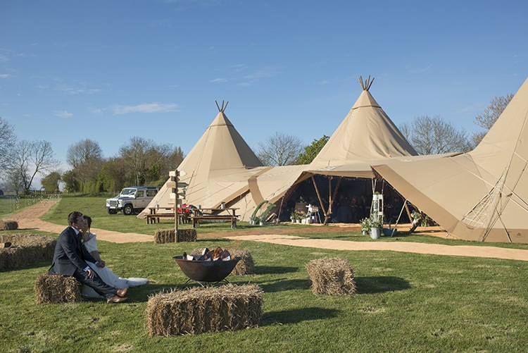 Romantic Country Tipi Wedding http://jodiecoolingphotography.com/
