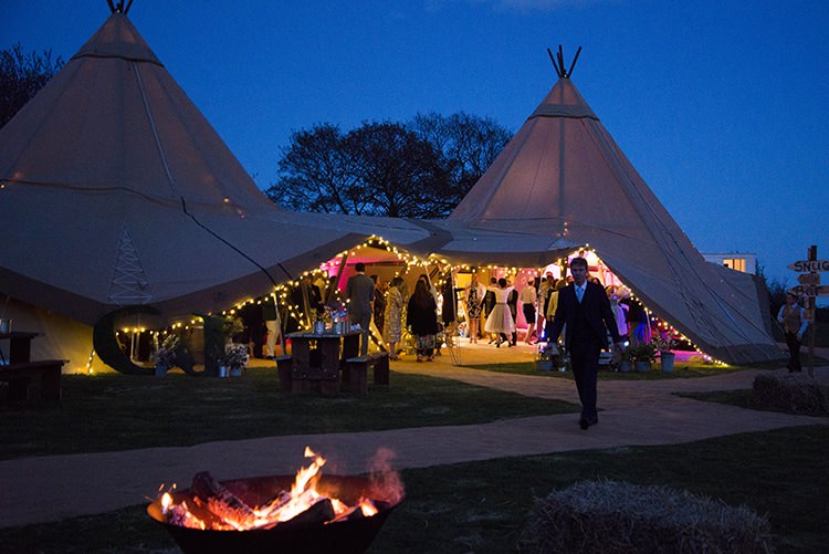Romantic Country Tipi Wedding http://jodiecoolingphotography.com/