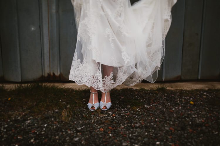Floral Rustic Country Barn Wedding http://www.allymphotography.com/