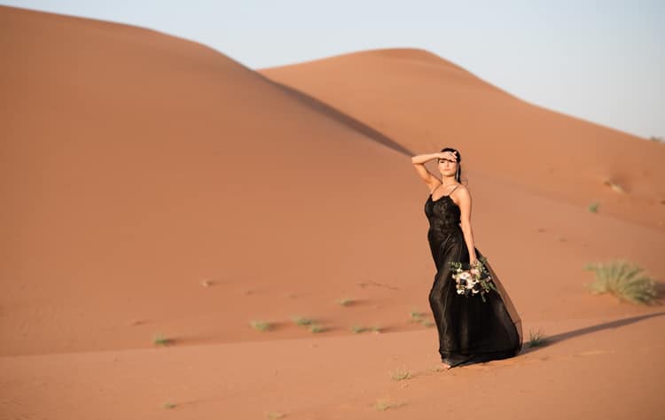 Bride Black Lace Bridal Gown Bouquet Sand Hills Geometric Desert Dubai Wedding Ideas http://weddingphotographerdubai.me/