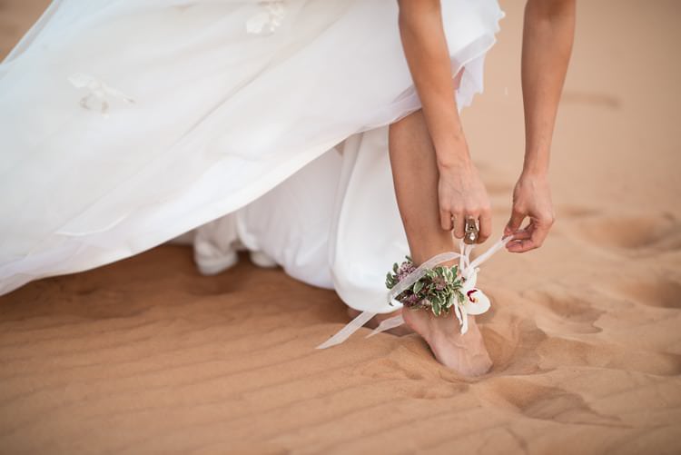 Bride Floral Ankle Cuff Bridal Accessory Ring Sand Geometric Desert Dubai Wedding Ideas http://weddingphotographerdubai.me/