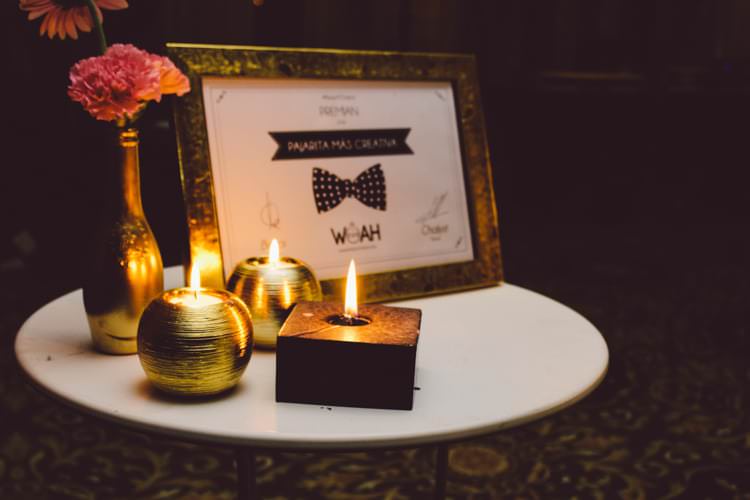Décor Gold Vase Candles Pink Flowers Framed Sign Modern Roof Terrace Dusk Wedding Madrid http://www.lorenasanjose.com/