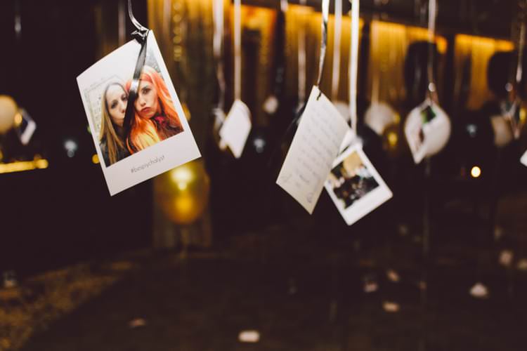 Helium Balloons Polaroid Photos Guests Gold Black White Décor Modern Roof Terrace Dusk Wedding Madrid http://www.lorenasanjose.com/