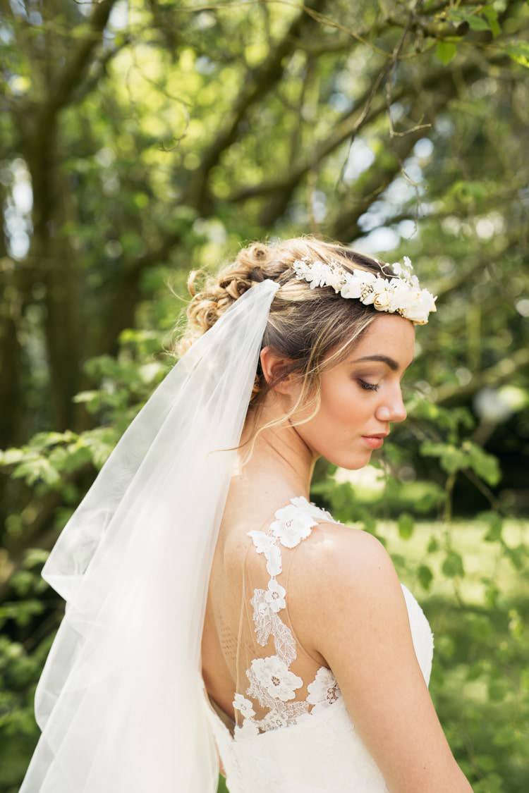 Veil Flower Crown Headdress Hair Band Bride Bridal Boho Blossom Summer Wedding Ideas http://www.catlaneweddings.com/