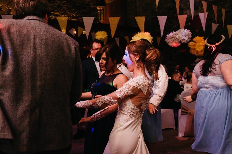 Creative DIY Yellow Wedding http://elainewilliamsphoto.com/