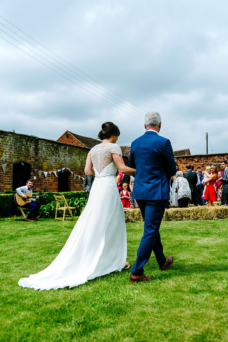 Rustic Relaxed Country Garden Wedding http://www.dmcclane.com/