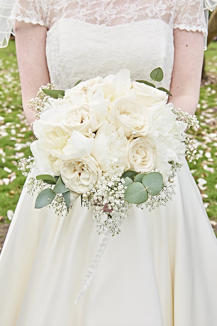 Peony Rose Bouquet Flowers Bride Bridal White Cream Modern Mint Gold Grey City Wedding http://www.studiocano.co.uk/